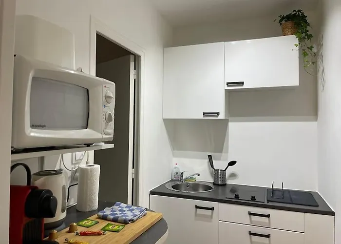 Apartment Centre - Joli Avec Espace Exterieur *